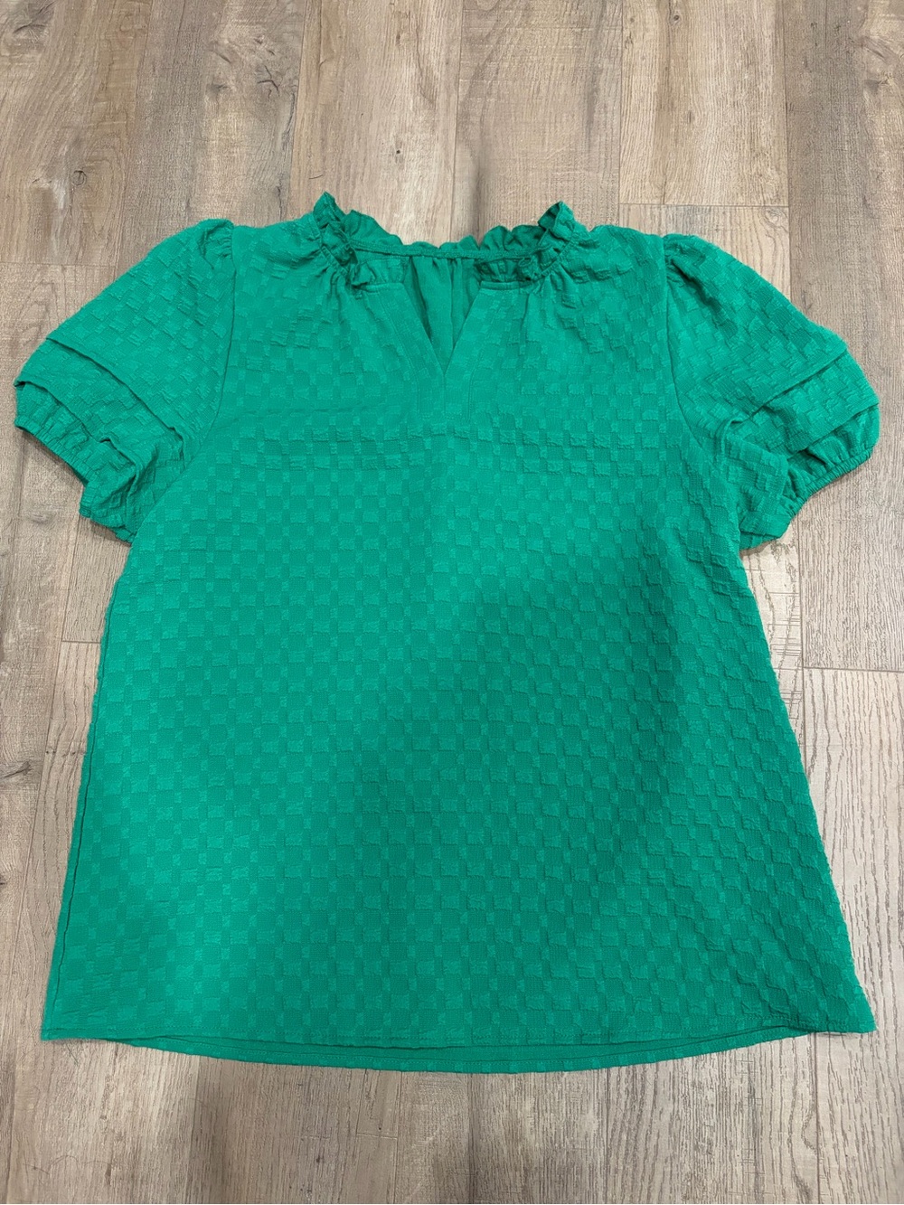 Blu Pepper Women’s Vibrant Emerald Green Textured Puff Sleeve Top. Size Large